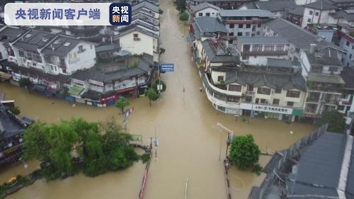 高温暴雨黄色预警齐发！北方“火烤”，南方暴雨如注……