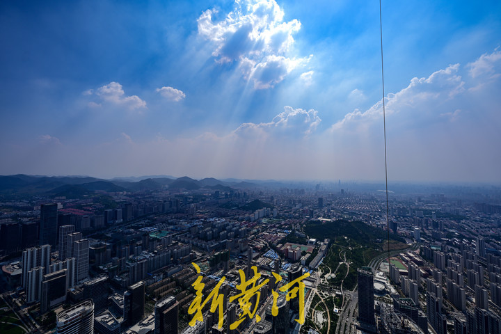 412米高空看巧云 第一高顶层气温低于地面