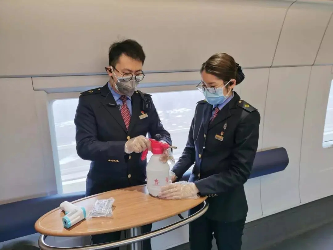 东南西北中，青年在行动丨战“疫”中的铁路人