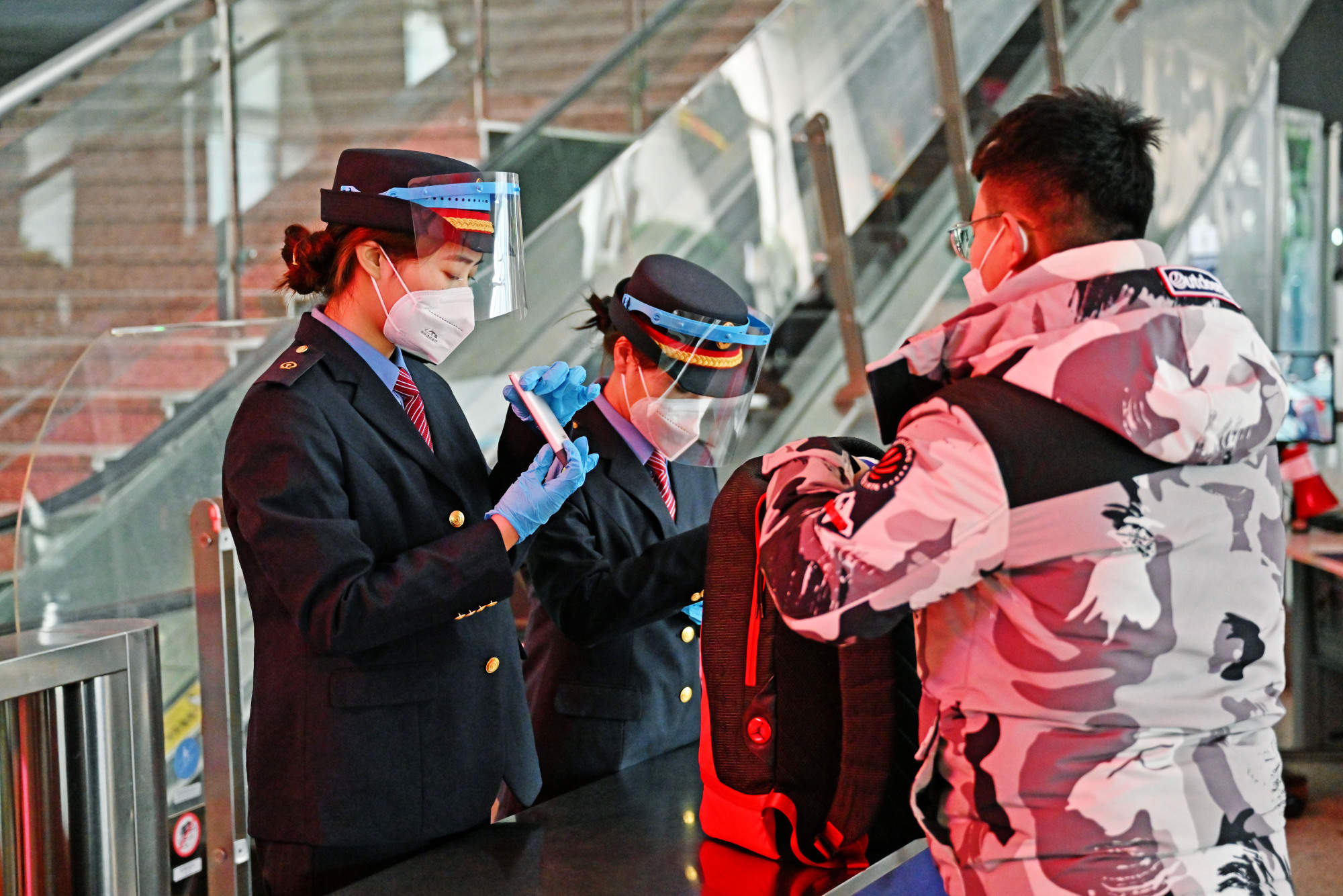 “00后”客运员的首个春运：用自己的坚守保障旅客便捷出行