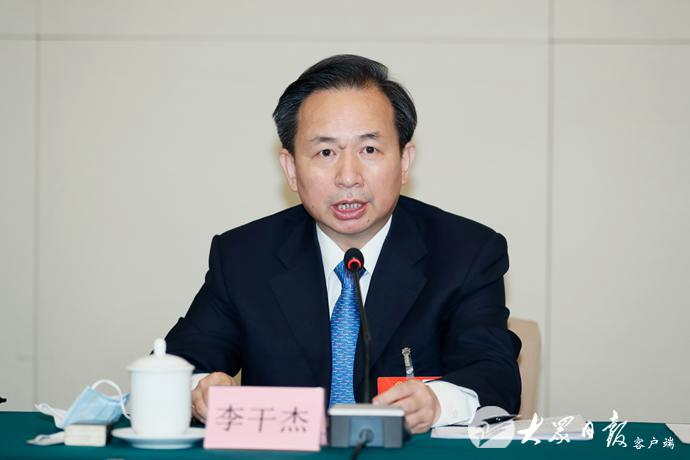 山东代表团举行全体会议审议政府工作报告
