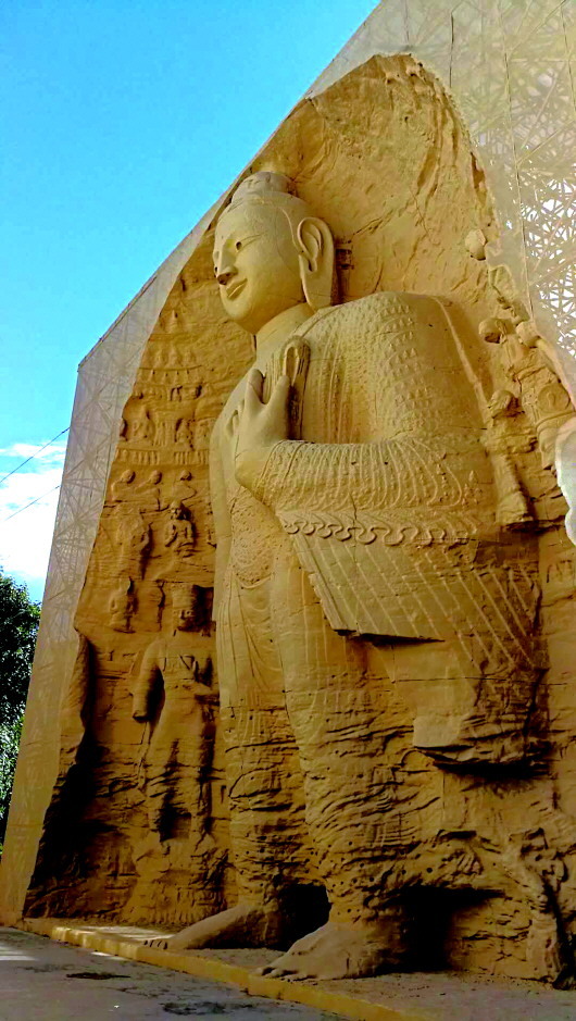 云冈石窟：“云”端行走，“云”游世界