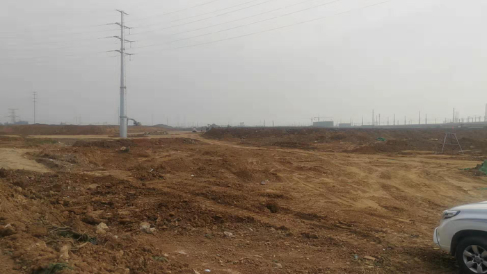 【啄木鸟在行动】董家镇货运中心项目 施工道路保洁不到位严重积尘