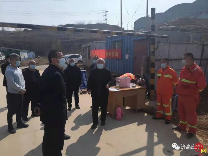 高新区管委会督导清明节期间森林防火和疫情防控工作