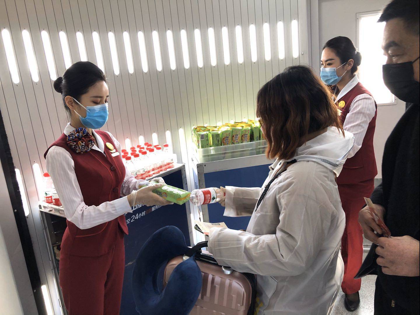 抢抓复工达产 176名在鲁工作的温州籍企业家搭乘山航“飞的”回到山东