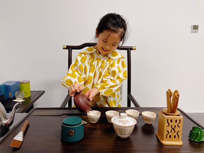 饮白露茶、吃龙眼……蒙润幼教集团开展白露节气主题活动