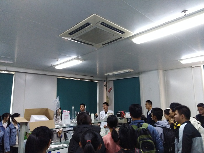 山东大学公卫学院2019级新生来济南市疾控中心开展入学教育