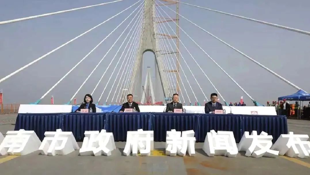 提前六个月，G104京岚线济南黄河公路大桥主桥正式合龙！