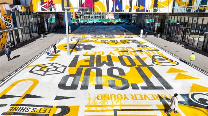 济南市区最大面积地面彩绘现身，面积超过1800平方米