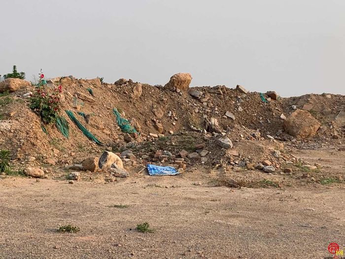 【啄木鸟在行动】章丘区浅井村委会南侧渣土和建筑垃圾裸露