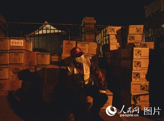 武汉日记：“斜杠青年”华雨辰