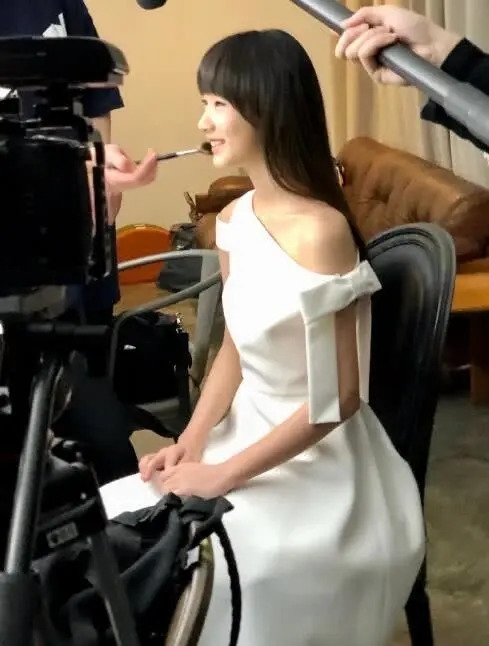 撞脸金高银?小S女儿首个代言 14岁许曦文真的是满满的高级感 ​
