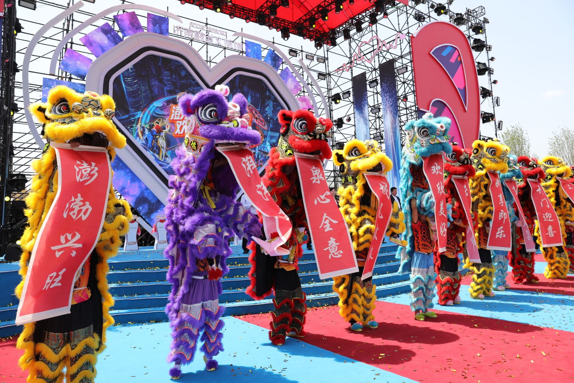 融创文旅城来了！ 山东首个超大型城市综合体开门迎客