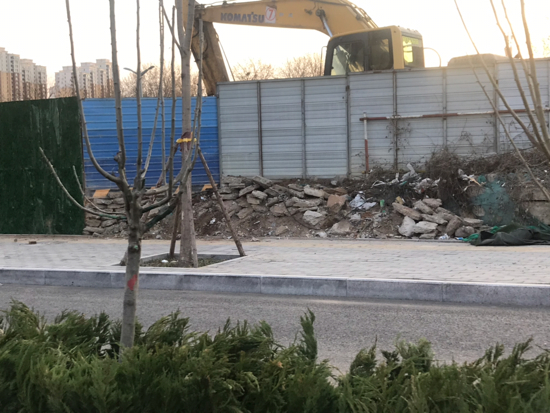 【啄木鸟在行动】槐荫区滨州路日照路交叉口有渣土未覆盖