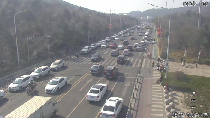 济南千佛山周边道路车辆“停行”有调整