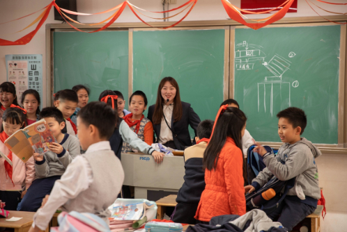 41张手绘肖像画特色评语 美术老师班主任好暖心！