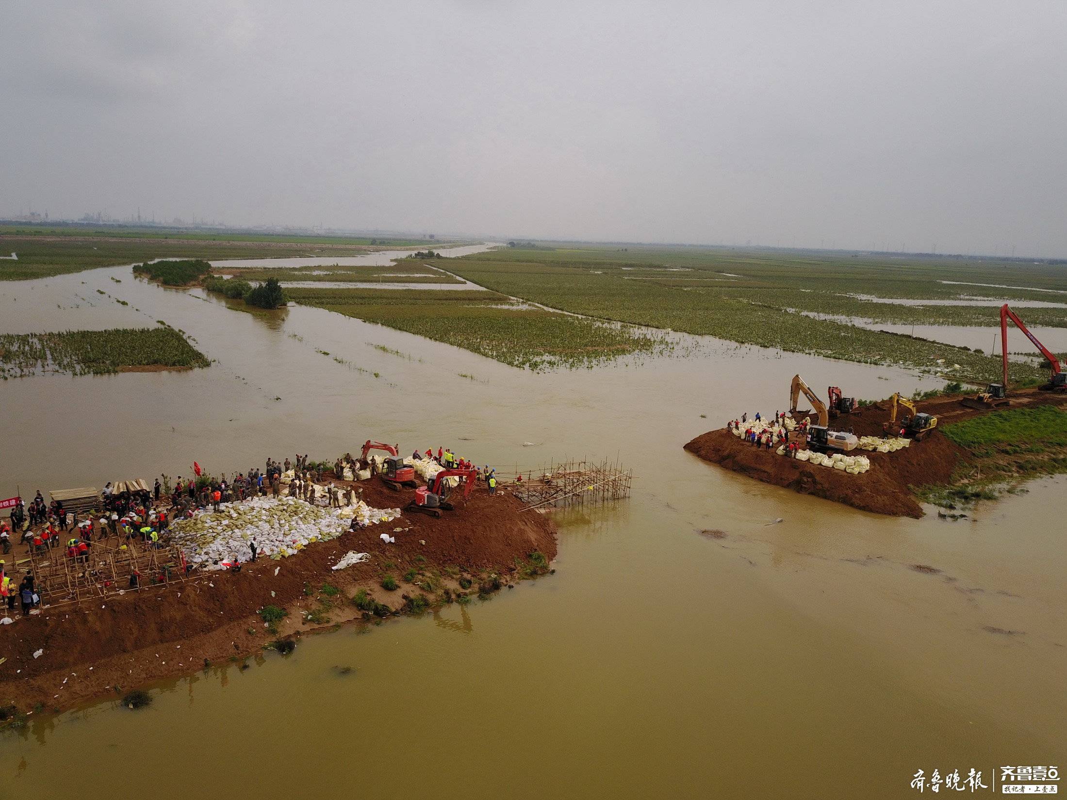 最后决战！航拍数千人封堵寿光张僧河决口现场