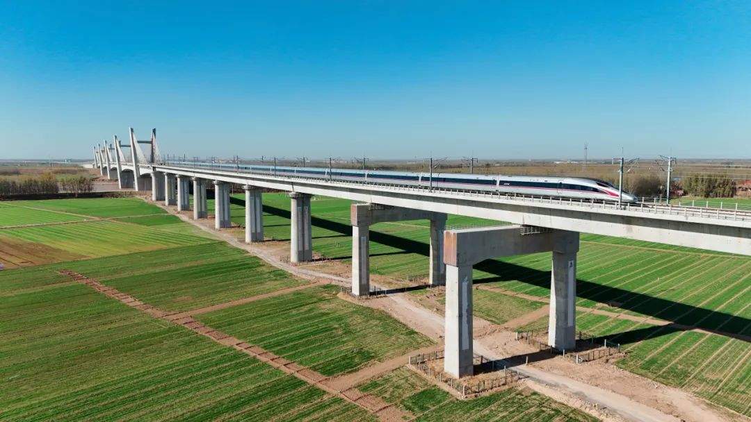 济南至郑州高速铁路12月8日全线贯通运营，最快1小时43分可达