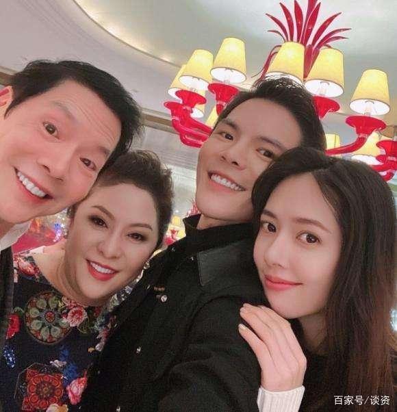 真好嗑!向佐回应未陪郭碧婷待产：办不到签证，只能一直等