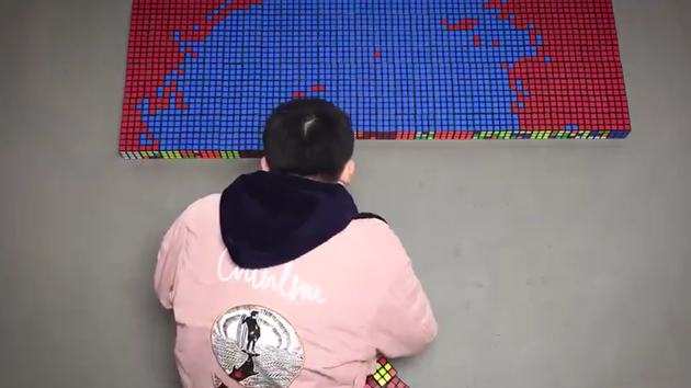 真爱粉！网友用800个魔方拼出易烊千玺照片为其庆生