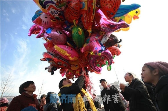 【网络述年】赶年集 品年味 过年就要这个热闹劲儿！