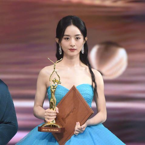 赵丽颖给王一博介绍前辈|赵丽颖给王一博介绍前辈上热搜 到底发生了什么？