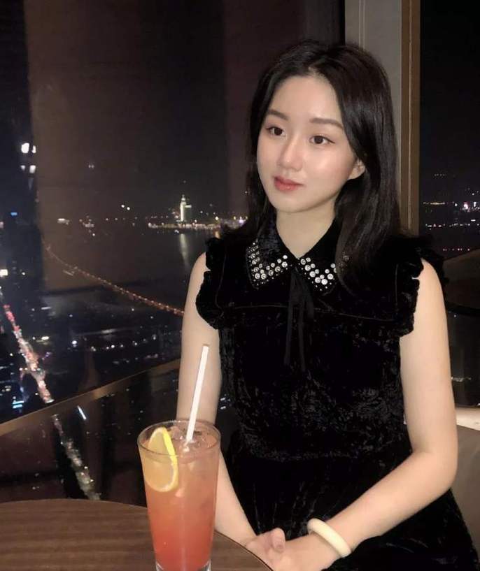 “快乐的单身比不快乐的恋爱好”知名主持孟非罕晒23岁女儿美照 