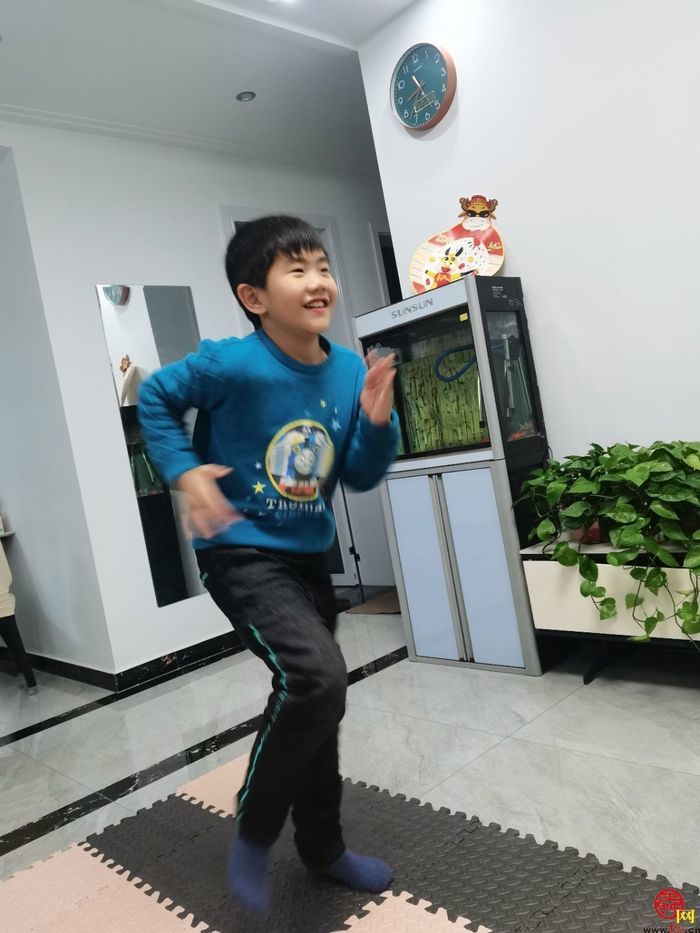 凤小学子居家运动花样形式锻炼身体