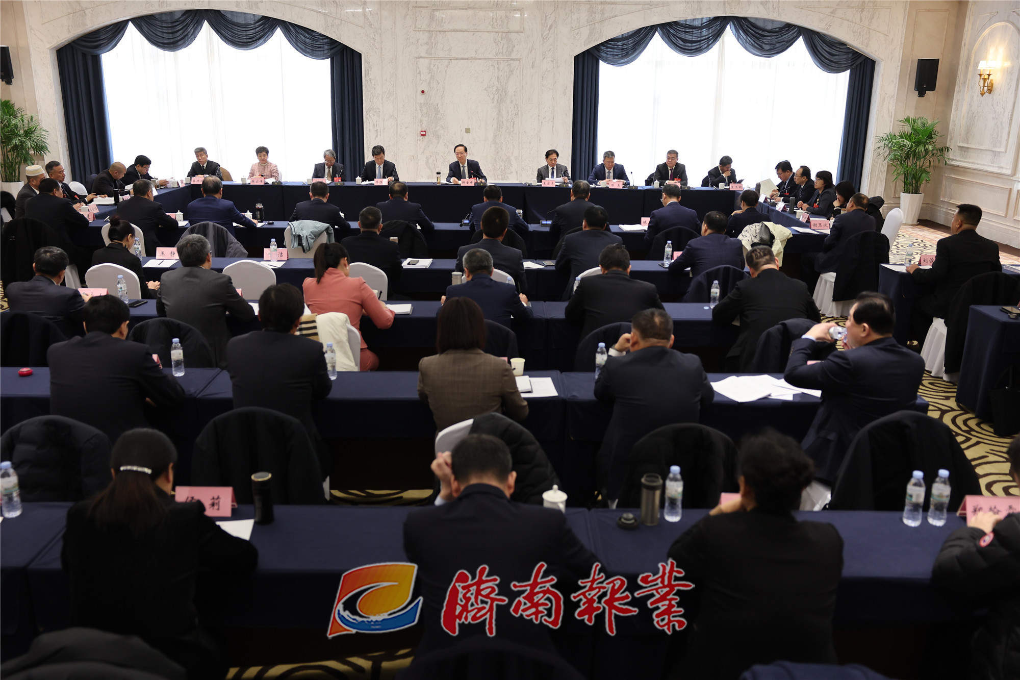 韩金峰参加历城代表团审议政府工作报告时强调：以“项目深化年”为总牵引 推动经济实现绿色低碳高质量发展