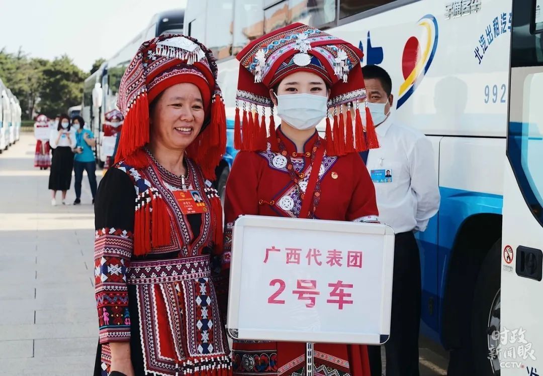 特殊时期的全国两会，立起中国笃定前行的路标
