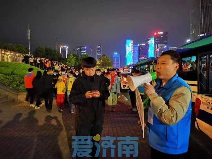 “薛之谦”定制公交即将发车 火车站、高校方向预定最火