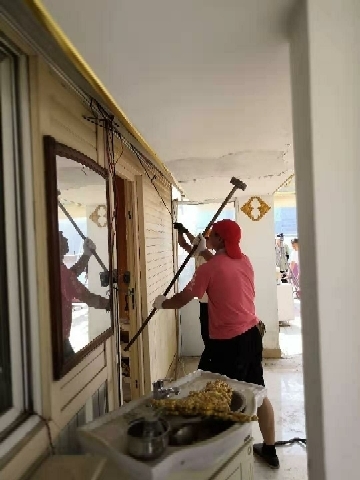 济南铁路南苑一处100余平违建被助拆  