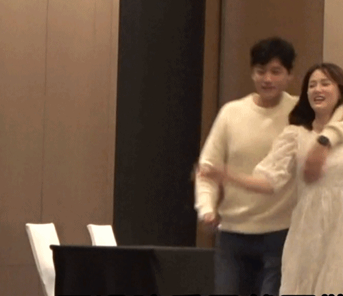 安以轩|安排！陈乔恩看望安以轩女儿 没满月就被妈妈戴上小发箍