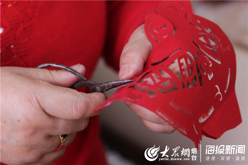 这就是山东丨剪纸大师朱曼华：一把剪刀剪出一个翩翩世界