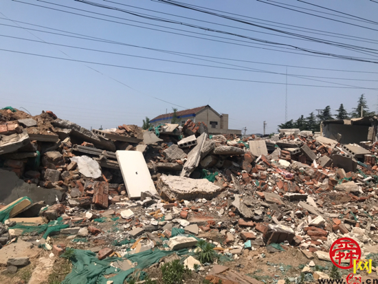 【啄木鸟在行动】济南市历城区102省道山前小区南侧 有建筑垃圾防尘网覆盖不全