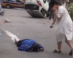 你救人的样子真美！车祸现场5人倒在血泊中，身怀六甲的她冲了上去