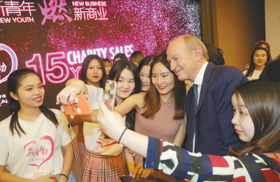 中国发展成果为何令人惊叹？国际人士这样说