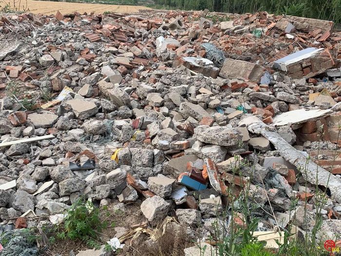 【啄木鸟在行动】章丘区城角庄东侧建筑垃圾未覆盖