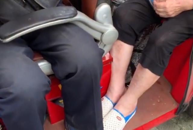 爷爷奶奶花百万给孙女补课|爷爷奶奶花百万给孙女补课，希望孙女能考上清华，到时一起送她去北京