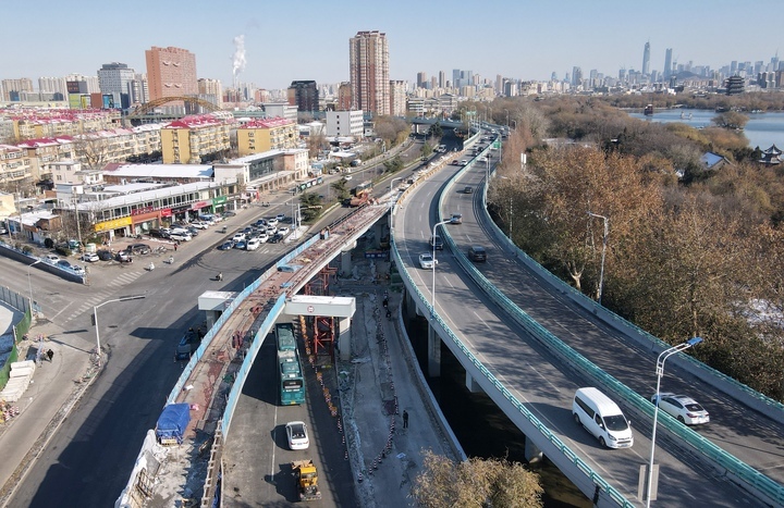 新建匝道“牵手”顺河高架路