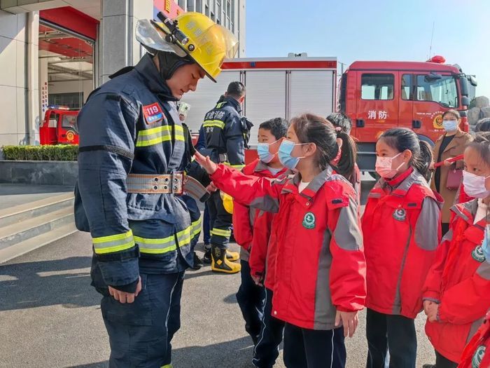 致敬火焰蓝，安全记心间！济南稼轩学校小学部开展“119”消防安全教育主题活动