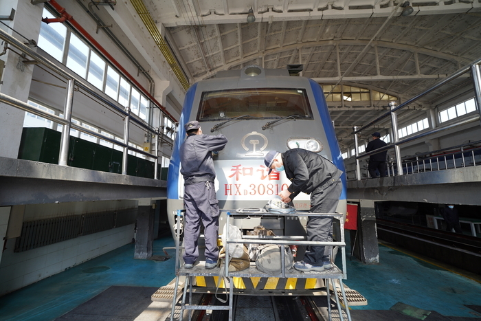 济南西机务段：235台机车春季大整修