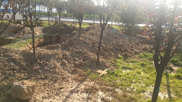 【啄木鸟在行动】槐荫区曹家圈虹吸干渠与美里东路交汇处附近渣土裸露