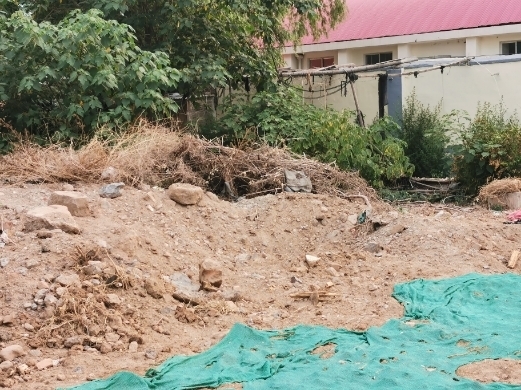 【啄木鸟在行动】日照路、机场西路交叉口西南角渣土裸露