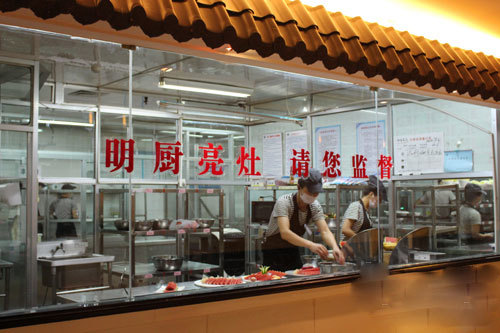 今年年底前，山东全省学校食堂明厨亮灶率将达100%