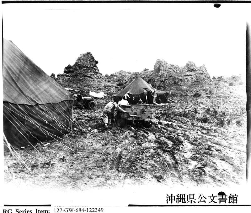 冲绳民众彻夜守望首里城大火：无语凝噎，无法接受现实