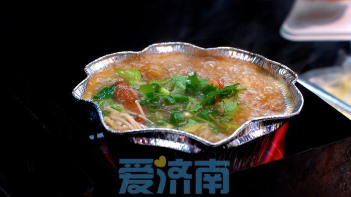 济南这些夜市“花式上新”，一幅活力满满的夜宴图徐徐展开