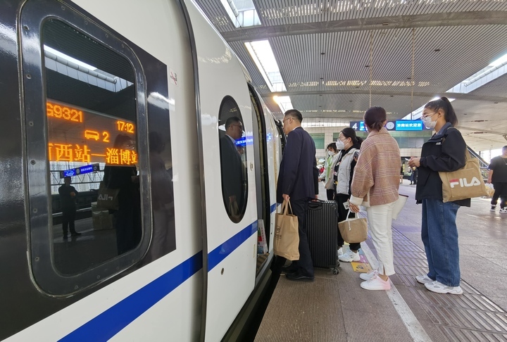 双向奔赴 两地共赢 首趟“烧烤专列”开行