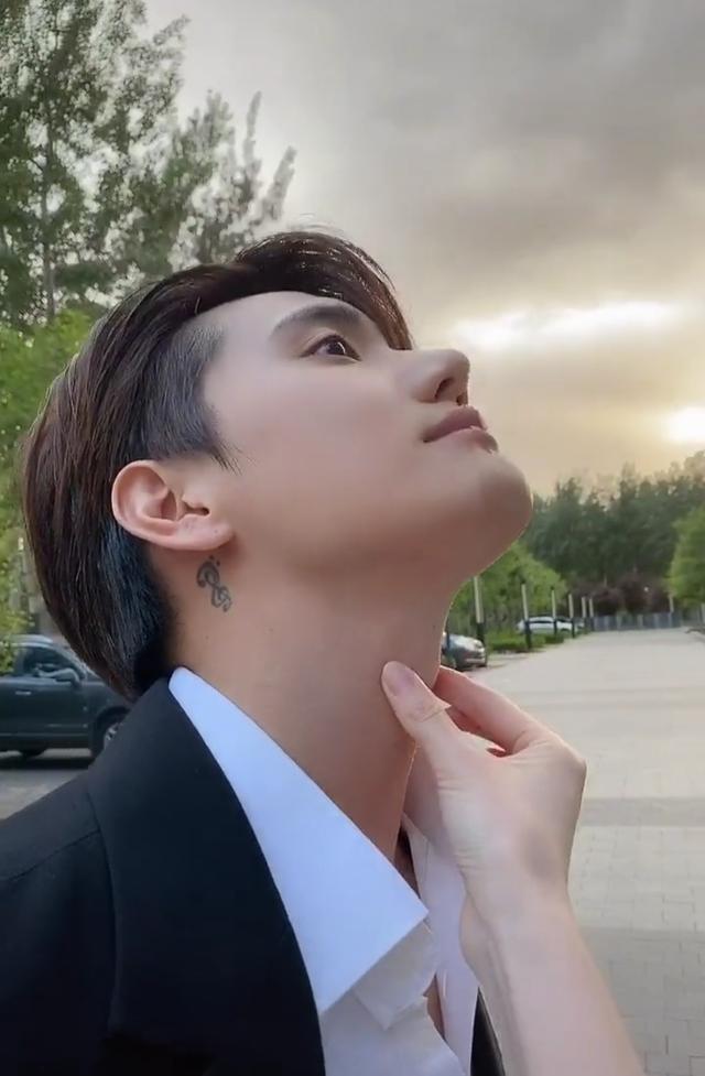 张檬摸小五喉结怎么回事?终于真相了,原来是这样！