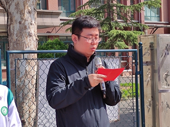 济钢高中升旗仪式讲述长征故事